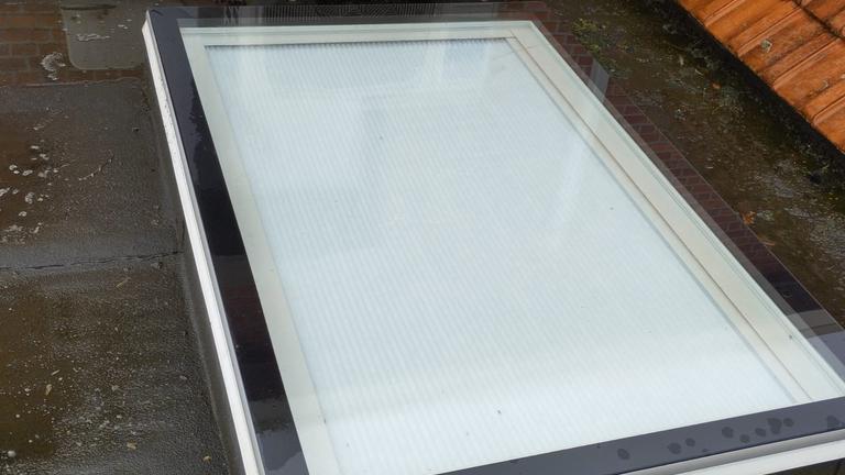 Professionele reiniging van lichtkoepels en rolluiken