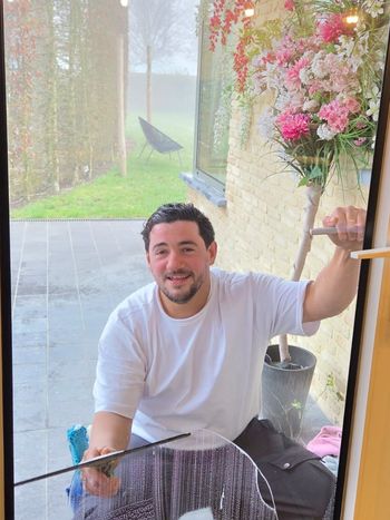 Nabil, uw professionele vakman van 4 Seasons Windowcleaning