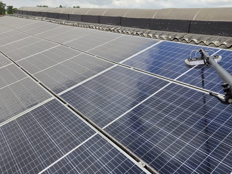 Gereinigde zonnepanelen